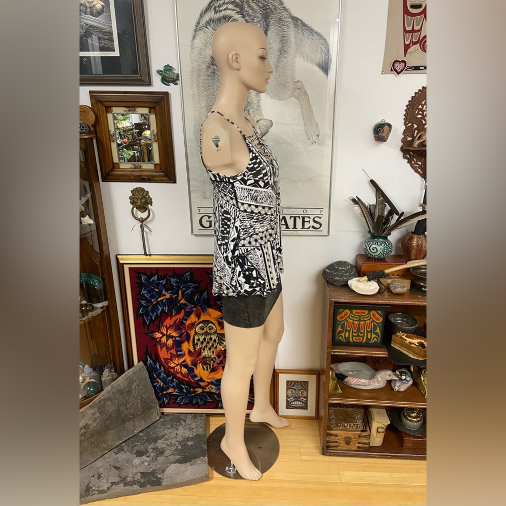 Funky Contrasting Patterned Tank Top - Picture 4 of 14